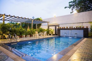 Indoor pool - Alaya Stays Versace Farms |5 BHK Farm house (Noida)