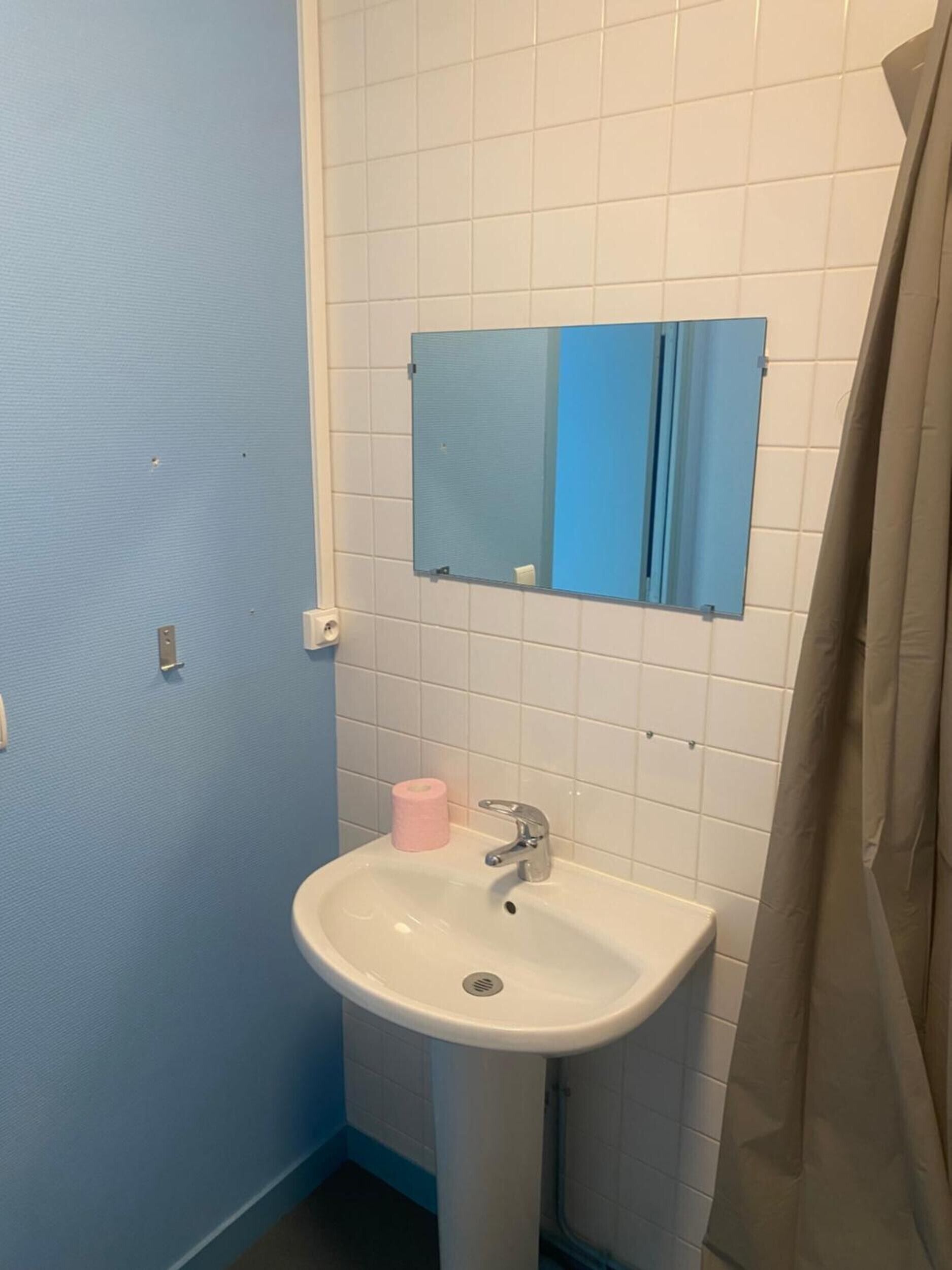 Een douche, handdoeken