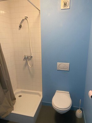 Douche, serviettes fournies