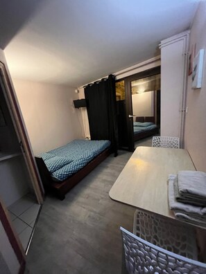 WiFi, bed sheets - Les Moulins - Studio 10 Apartment with Wi-Fi (Cherbourg en Cotentin)