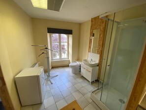 Shower, towels - Apartment 'Studio 5- Les Moulins' with Wi-Fi (Cherbourg en Cotentin)