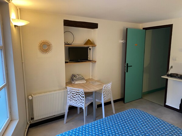 Interior - Studio "Les Moulins - Studio 7" with Wi-Fi (Cherbourg en Cotentin)