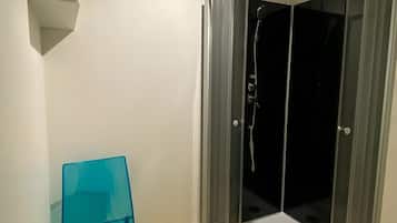 Douche, serviettes fournies