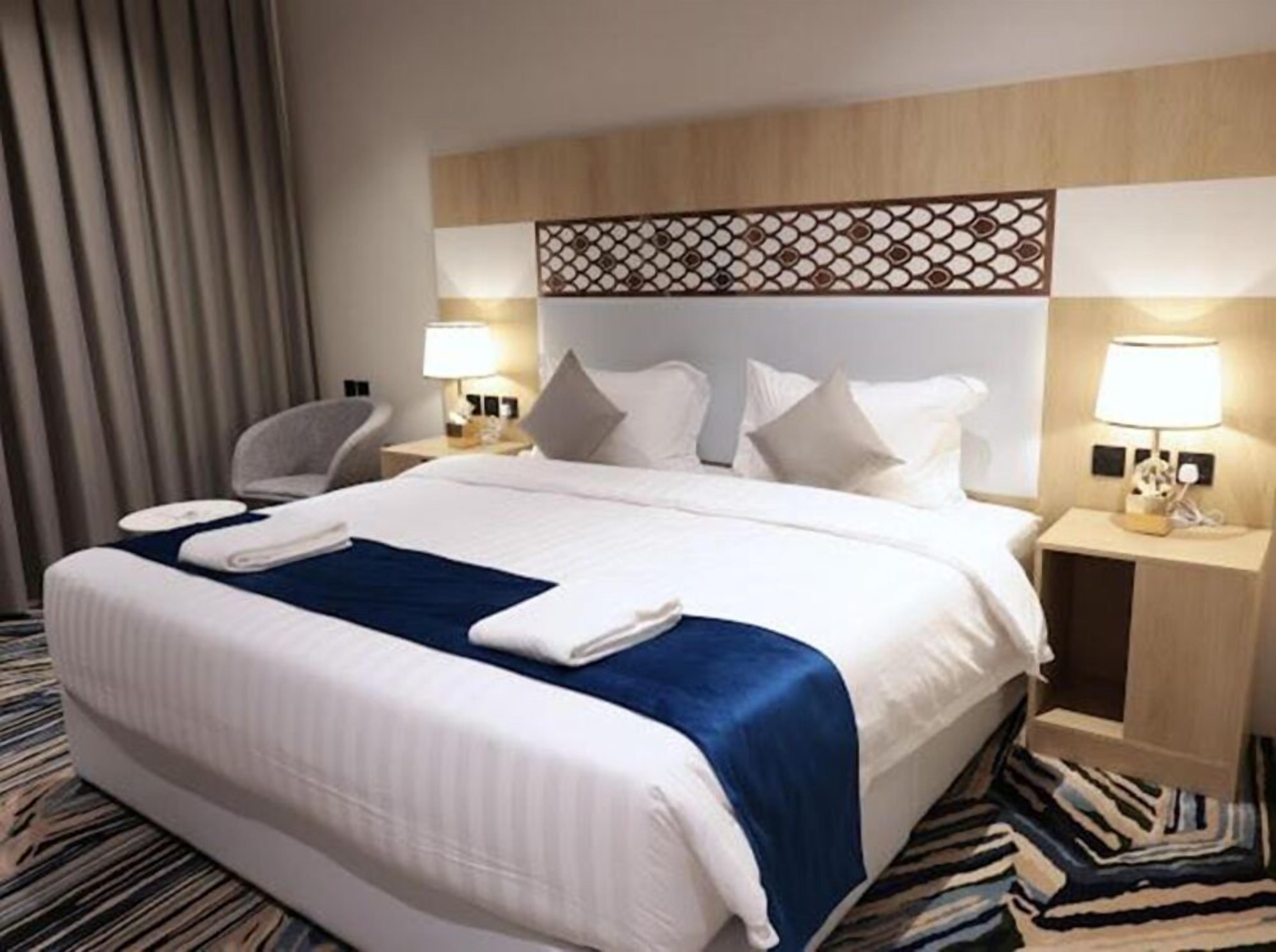 In-room safe, soundproofing, iron/ironing board, free WiFi