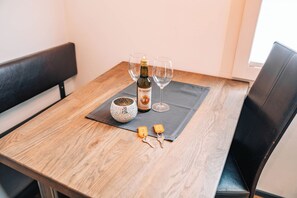 Dining - Chalet Alpine Lodge (131) In the heart of Zermatt, newly renovated vacation apartment! (Zermatt)