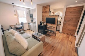 Living area - Chalet Alpine Lodge (131) In the heart of Zermatt, newly renovated vacation apartment! (Zermatt)