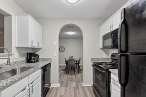 Fridge, microwave, oven, stovetop - Bright Stockbridge condo with full kitchen (Stockbridge)