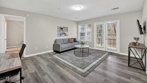 Smart TV, offices - Spacious condo near Atlanta with great sleep (Stockbridge)