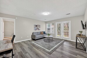 Smart TV, offices - Spacious condo near Atlanta with great sleep (Stockbridge)