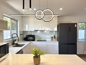 Private kitchen - Wake up to Mountain Vista|3BR Light-filled Cottage (Slacks Creek)