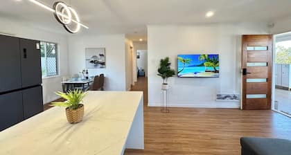 Wake up to Mountain Vista|3BR Light-filled Cottage