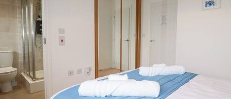 3 bedrooms, individually decorated, individually furnished, free WiFi