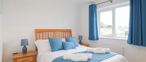 3 Schlafzimmer, individuell dekoriert, individuell eingerichtet