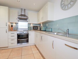 Dishwasher, cookware/dishes/utensils