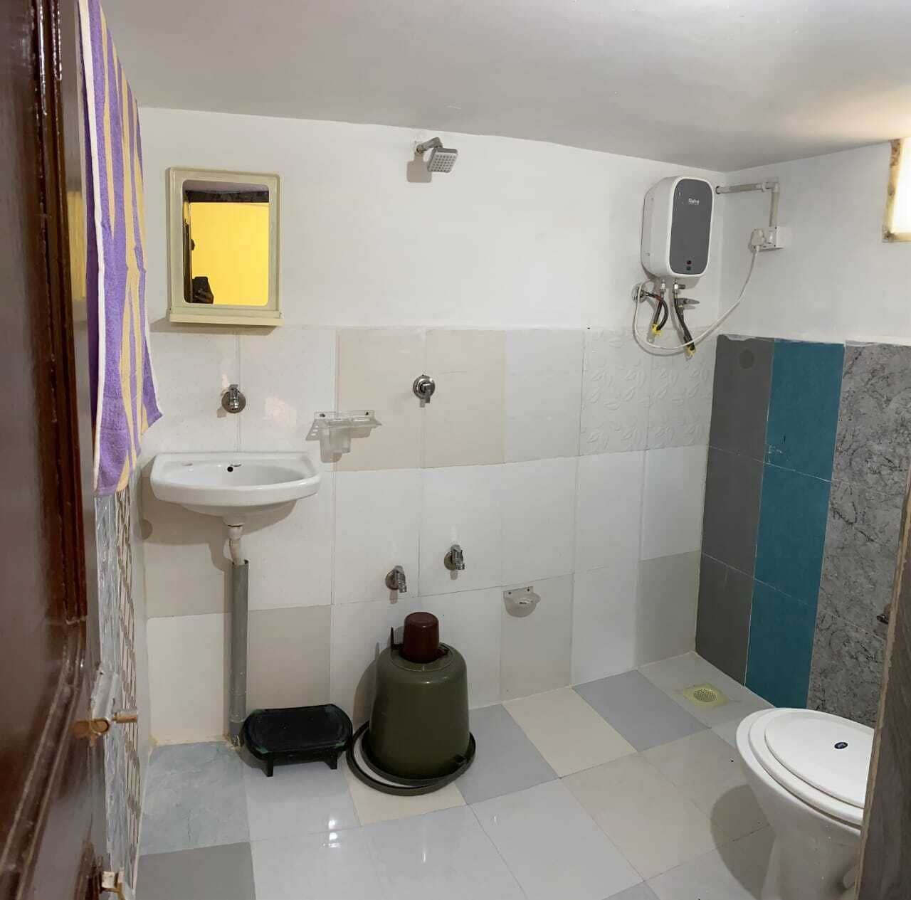 Habitación familiar, 1 habitación, vistas al complejo turístico | Baño | Toallas, jabón y champú