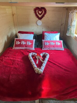 1 Schlafzimmer, Reisekinderbett, kostenloses WLAN, Bettwäsche
