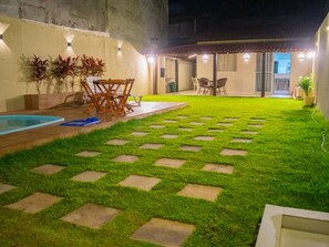 屋外ダイニングエリア