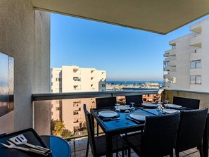 Outdoor dining - Arcachon Aiguillon: 2-Bedroom with Balconies and Parking (Arcachon)