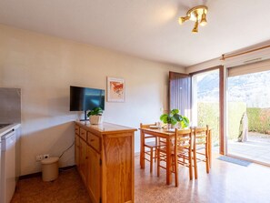 Dining - Apartment for 6 near slopes with parking in Saint-Lary (Saint-Lary-Soulan)