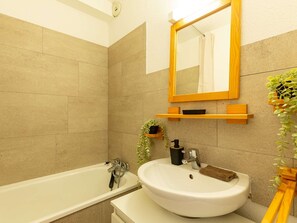 Bathroom - Apartment for 6 near slopes with parking in Saint-Lary (Saint-Lary-Soulan)