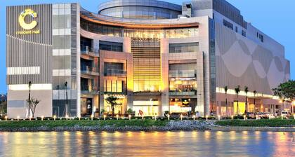 Spacious Luxury City View with Pool - Korean Town, closed by City center & SECC