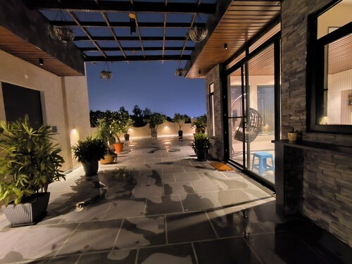 Penthouse with Panoramic View, Terrace Garden 1bhk, Centrally located, New Delhi