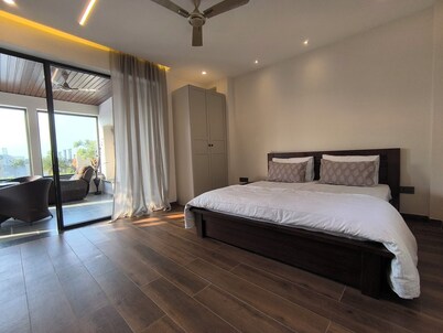 Penthouse with Panoramic View, Terrace Garden 1bhk, Centrally located, New Delhi