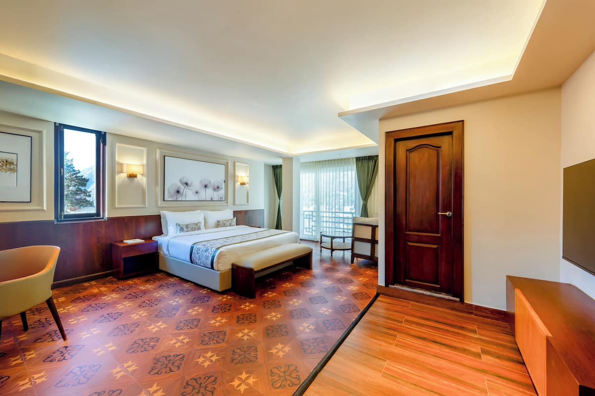 Luxury Double Room, 1 King Bed, Balcony, Valley View | Desk, laptop workspace, iron/ironing board, free WiFi