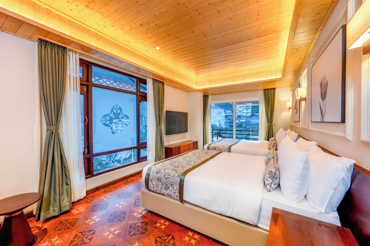 Family Double Room, Balcony, Valley View | Desk, laptop workspace, iron/ironing board, free WiFi