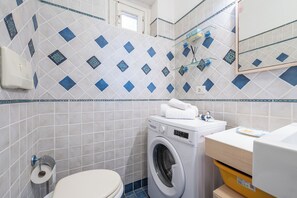 Apartment, Sea View | Bathroom - APPARTAMENTO TERRA LUGHENTE (Stintino)