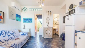 apartman, kilátással a tengerre | Nappalirész | Síkképernyős tévé