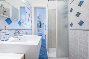 Apartment, Sea View | Bathroom - APPARTAMENTO TERRA LUGHENTE (Stintino)