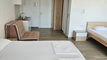 Studio (Studio Apartment With Terrace (A1)) | Free cribs/infant beds