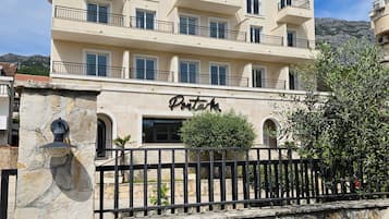 Studio (Studio Apartment With Terrace (B1)) | Exterior