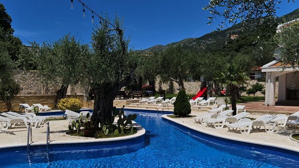 Unclassified image, 1 of 28, button - Villa Ponta (Petrovac)