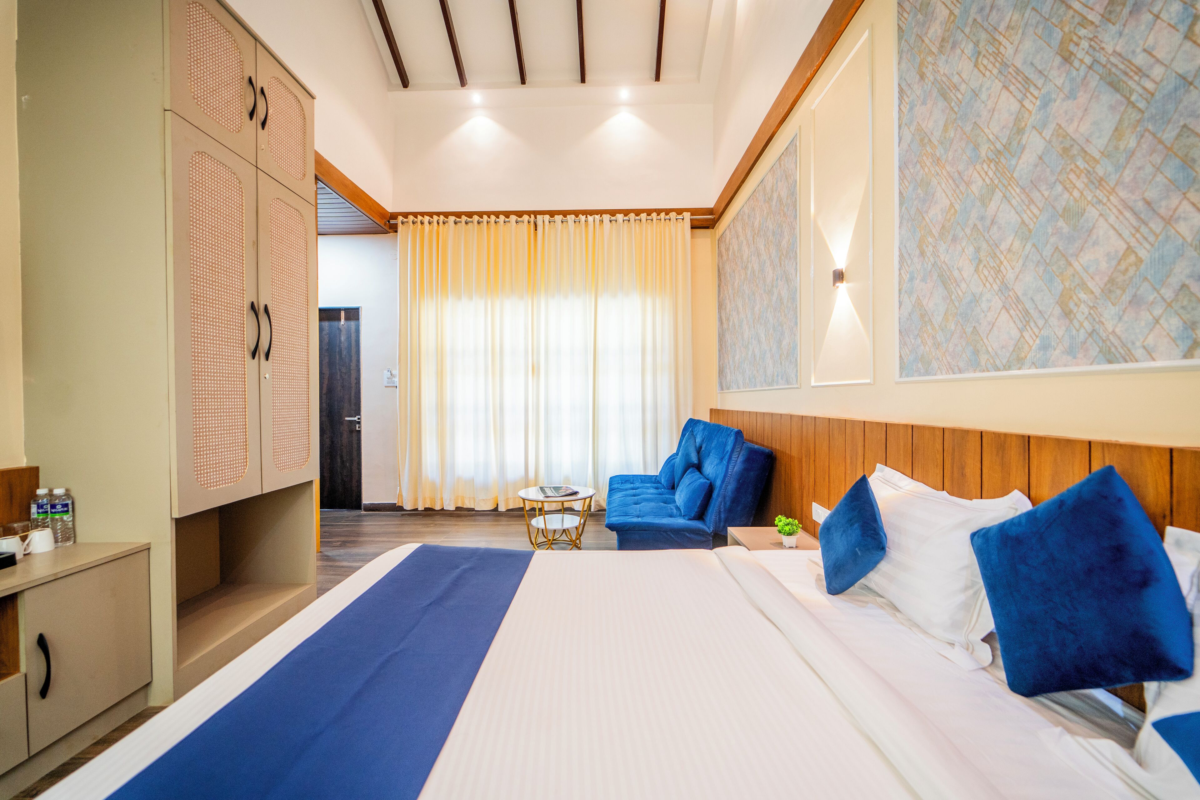 Family Double Room | Free WiFi