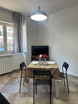 Dining - New Florence Smart Flat - Parking & Tram Stop (Firenze)