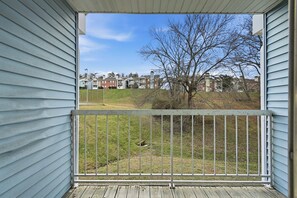 Property grounds - Comfortable retreat with in-unit washer/dryer (Nashville)