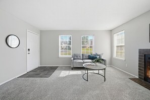Smart TV, offices - Comfortable retreat with in-unit washer/dryer (Nashville)