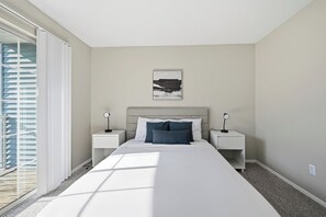 Desk, iron/ironing board, travel cot, free WiFi - Comfortable retreat with in-unit washer/dryer (Nashville)