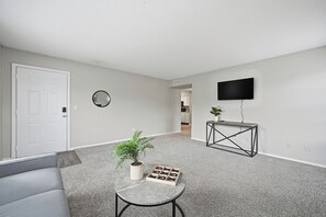 Smart TV, offices - Charming apartment with fireplace & dining area (Nashville)