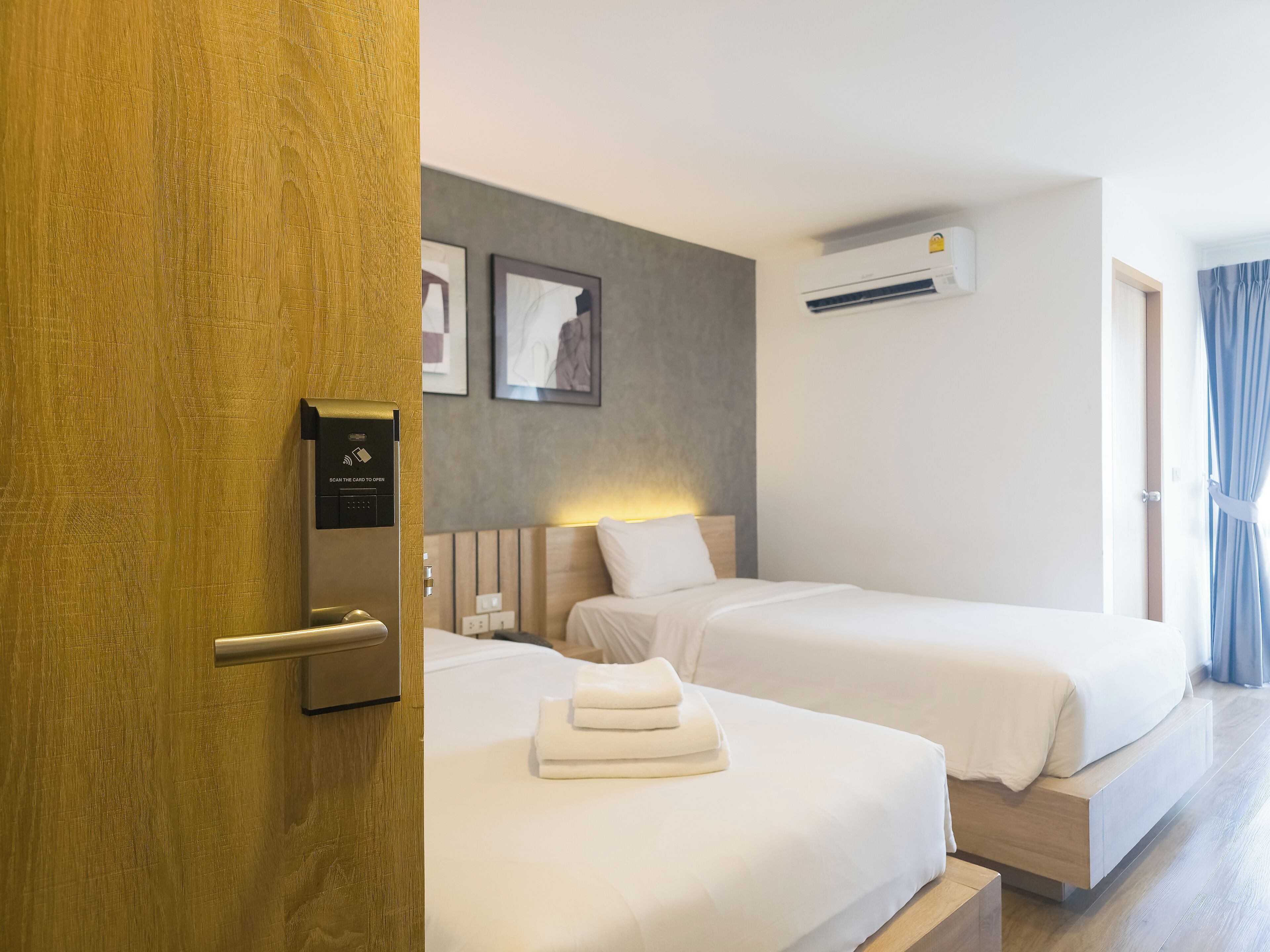 ベーシック ツインルーム シティビュー | セーフティボックス (室内)、デスク、WiFi (無料)