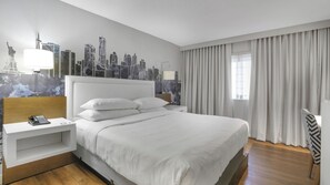 Tabla de planchar con plancha, wifi gratis, ropa de cama