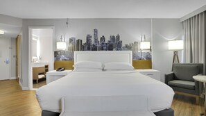 Tabla de planchar con plancha, wifi gratis, ropa de cama