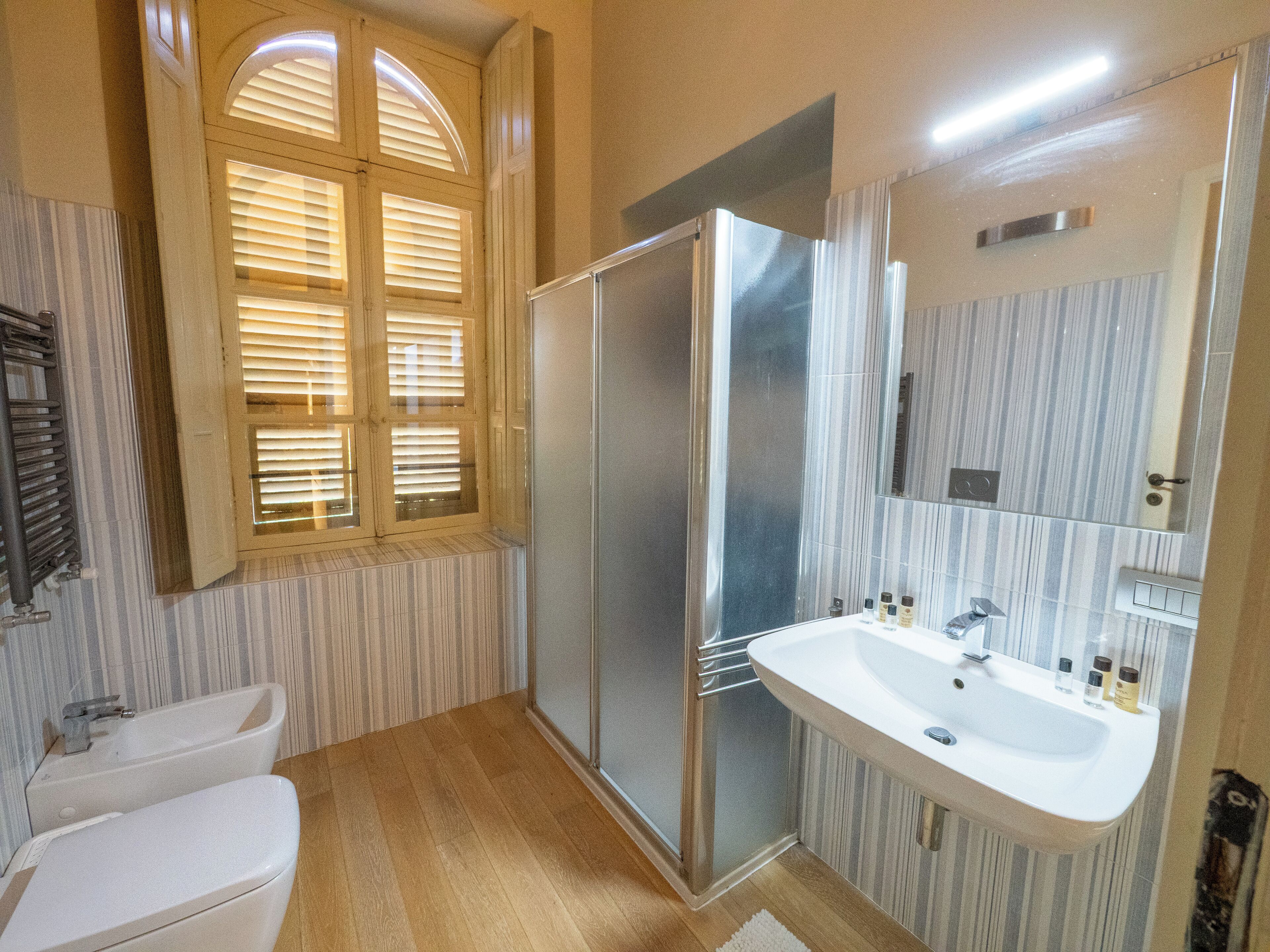 Doccia, asciugacapelli, bidet, asciugamani