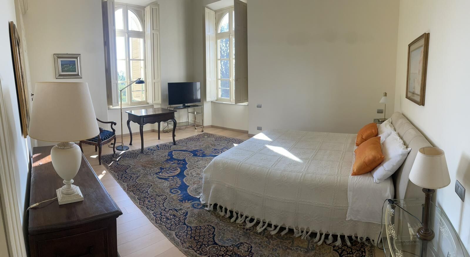 4 室のベッドルーム、WiFi、ベッドシーツ