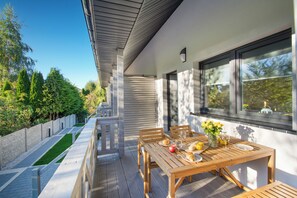 Outdoor dining - Seaside Escape Mielenko | Baltic Coast Cottages by North Apartments (Mielenko)