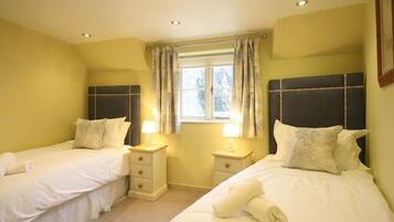 3 dormitoris, decoració individual i mobiliari individual