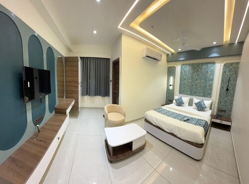 Hotel Vallabh Sky