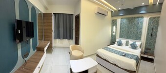 Hotel Vallabh Sky